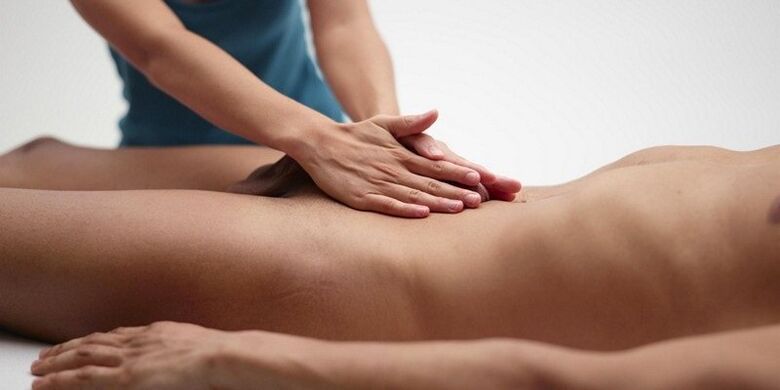 Il est préférable de demander à un spécialiste expérimenté d'effectuer un massage pour agrandir le pénis. 